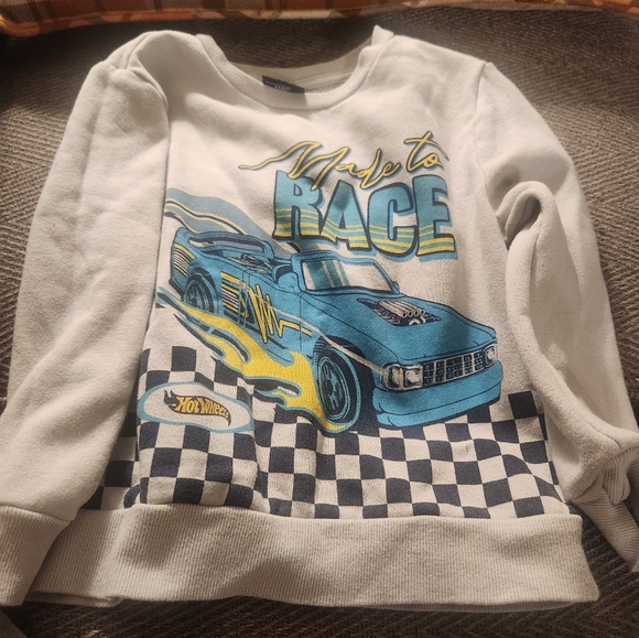 Sweatshirt/Long Sleeve Bundle - 3 Pieces 5t - Picture 6 of 7